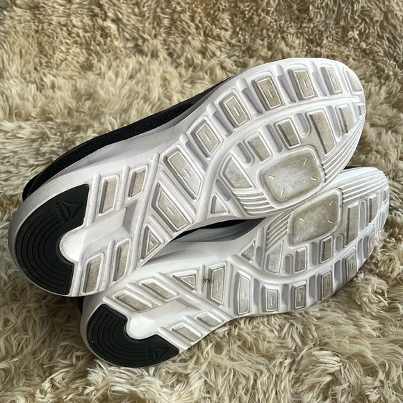 Woman’s Reebok Runners - Picture 3 of 5